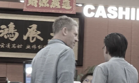 全网热议！澳洲律师赴华吃“霸王餐”，多家酒店中招！吃完不付钱还要打人！嚣张至极...（组图） - 7