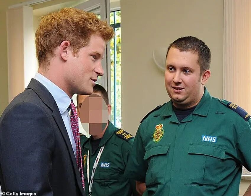 为满足变态兽欲，英国男子下药迷晕妻子，伙同他人轮奸！作案时间长达20年（组图） - 4