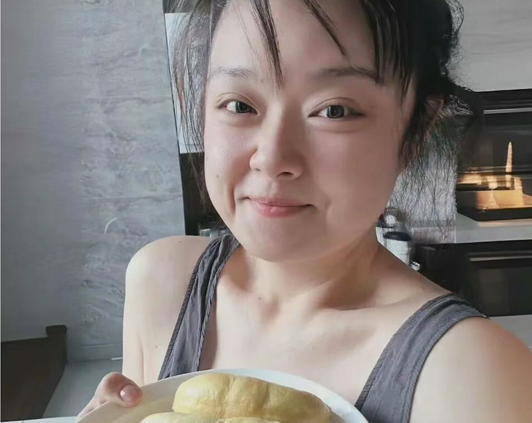 41岁女星被曝恋上小鲜肉？！靠直播带货赚足半亿身家 - 7