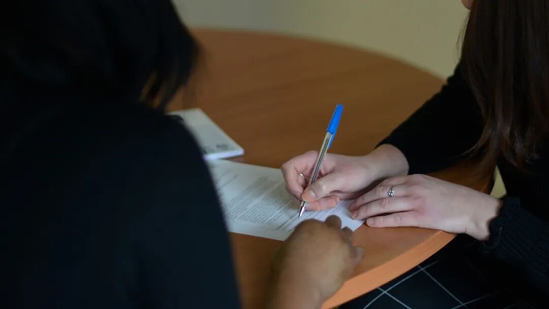 拿到永居就稳了?入籍前的“品格关”,有人栽在一个填错的数字上 - 6