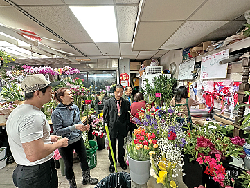 好莱坞大片唐人街开拍，引发居民围观！部分华人店家受冲击，收到赔偿支票（组图） - 3