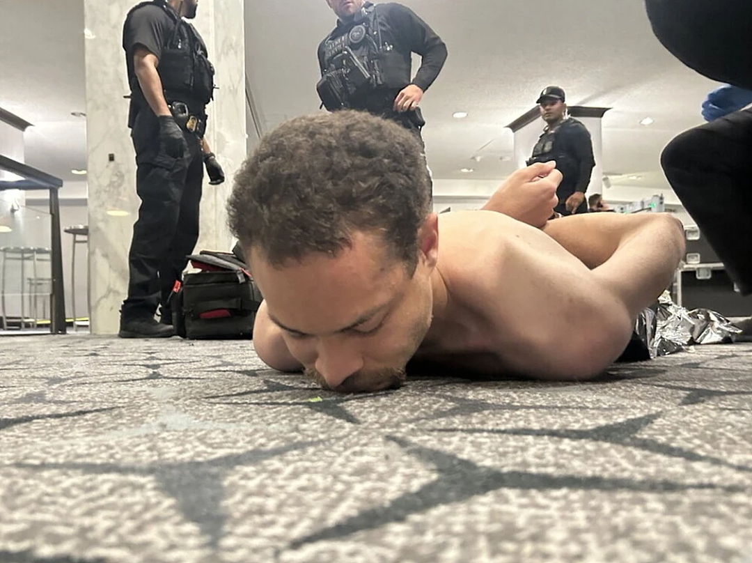 美国总统遭遇刺杀:8声枪响,数百人趴地!枪手视频曝光!卡尼发声(视频/组图) - 1