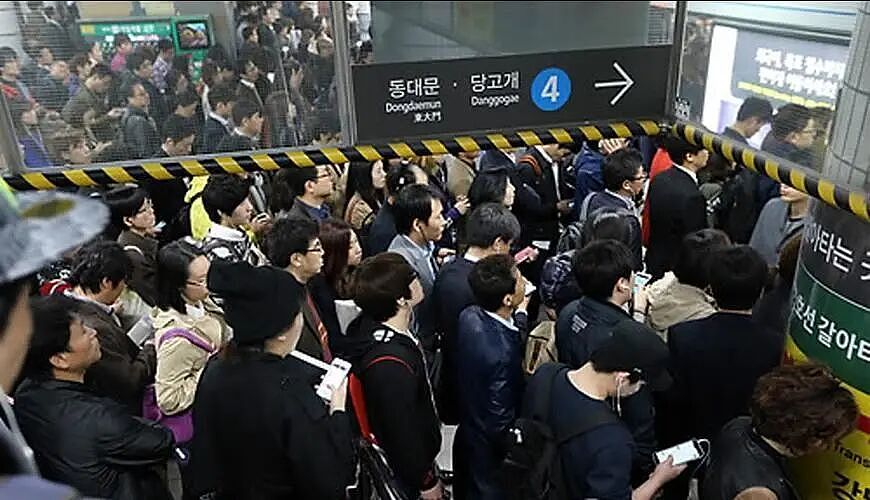 每天只睡4小时?韩国人“进化”掉睡眠的残酷真相(组图) - 10