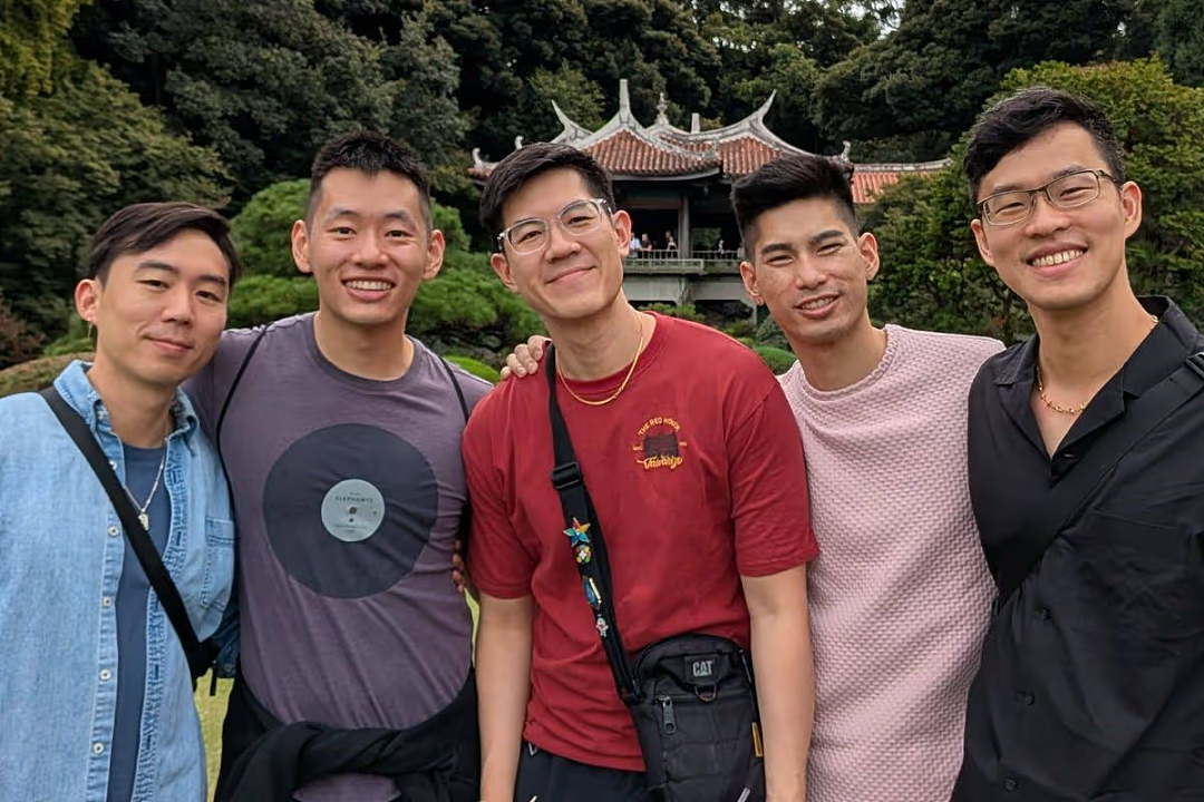 5名亚裔男子组成相亲相爱“5人行大家庭”！创始人两口子：是爱情（组图） - 1