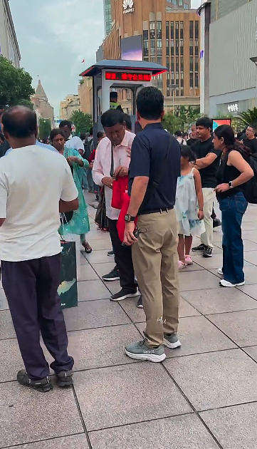 澳洲中印情侣遭大批网友恶评围攻！印度人涌入上海洗浴中心，遭本地人怒斥有屎臭味，中国网友集体抵制 - 15