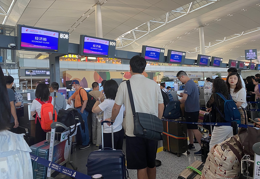中国男子突发脑梗、医嘱禁飞！新加坡航空却拒退￥2.4万机票，理由竟是...（组图） - 1