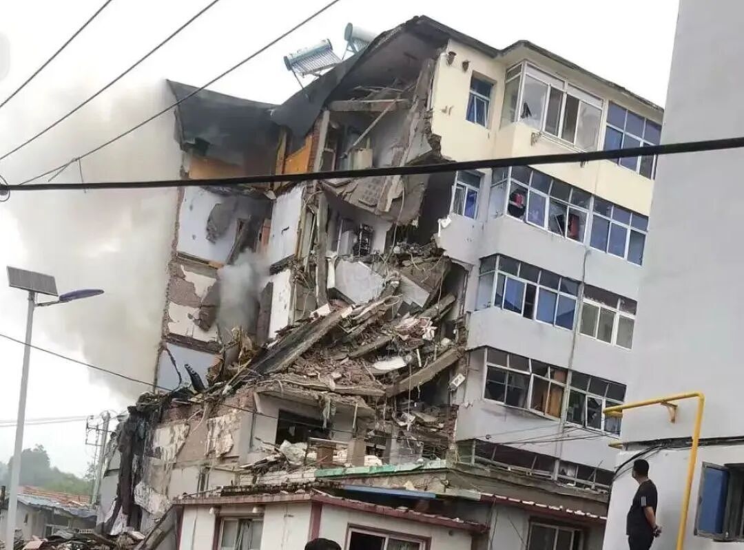 一居民楼突发爆炸，辽宁葫芦岛通报：疑似液化气泄漏闪爆，致3人失联、8人受伤（图） - 1