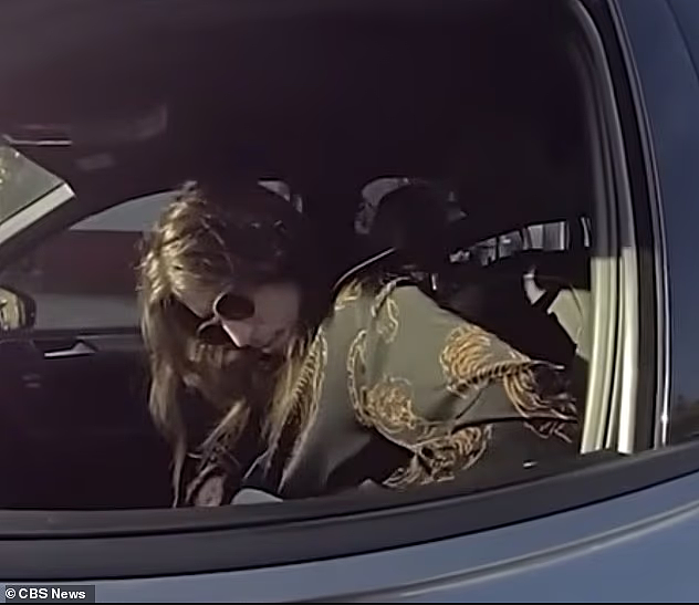 警察指控女子“右手玩手机”！下一秒她举起断臂，全网看傻：这都能开罚单？ - 5