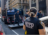 唐人街大批NYPD突袭，拘留多人！华埠店家：只是没完没了的猫鼠游戏