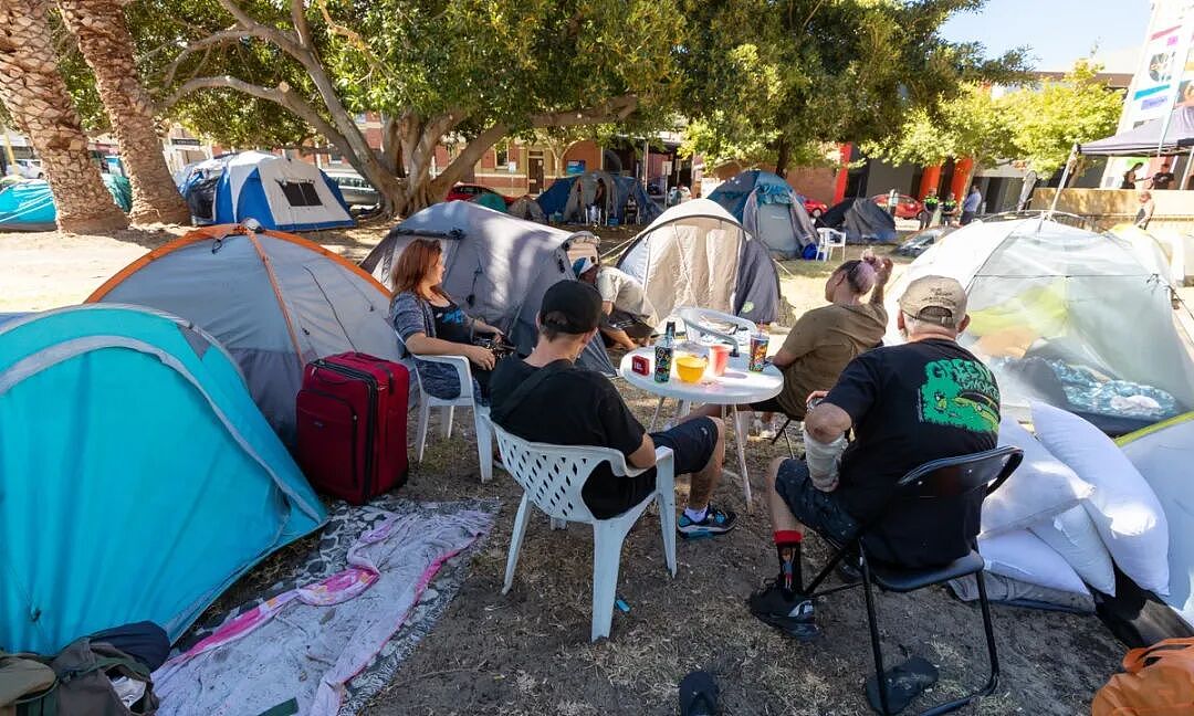 炸锅！澳洲或限制非公民买房？政客放狠话引爆争议！华人网友严重分歧！（组图） - 6