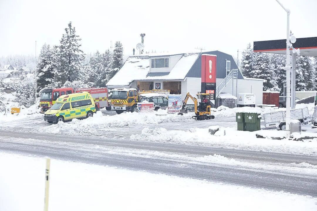 新西兰一地进入紧急状态!25厘米暴雪砸下,华人游客被困,发贴“求出逃”...(组图) - 19