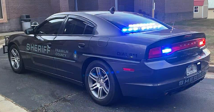 2华男涉“电信诈骗”案曝光：骗走85岁老人3万美元，警方跨州追回资金（组图） - 3