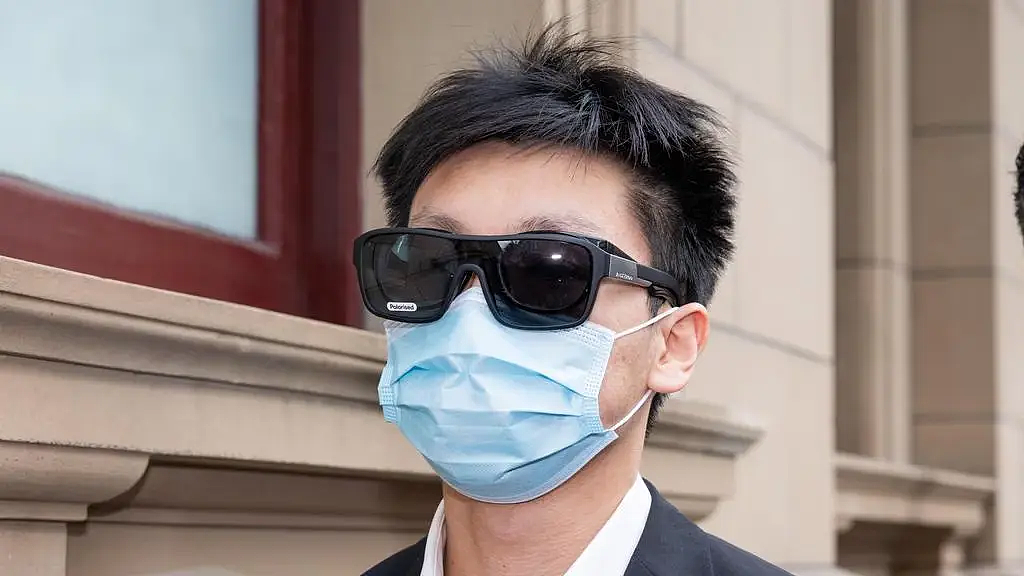 澳亚裔医生潜伏医院女厕偷拍460人？硬盘藏上万视频，还按病人同事精心分类？ - 4
