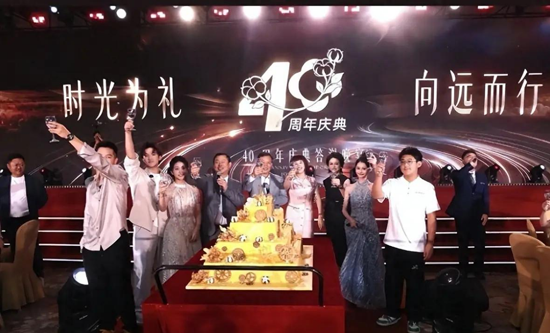 靠拍豪门段子翻红的国民品牌,正在被它亲手捧出的流量反噬(组图) - 6