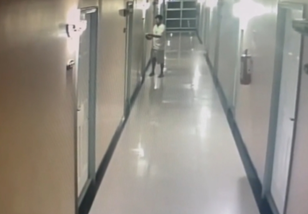 中国留学生坠亡，女友身中30多刀惨死宿舍 ！满墙血字，内容细思极恐（组图） - 3
