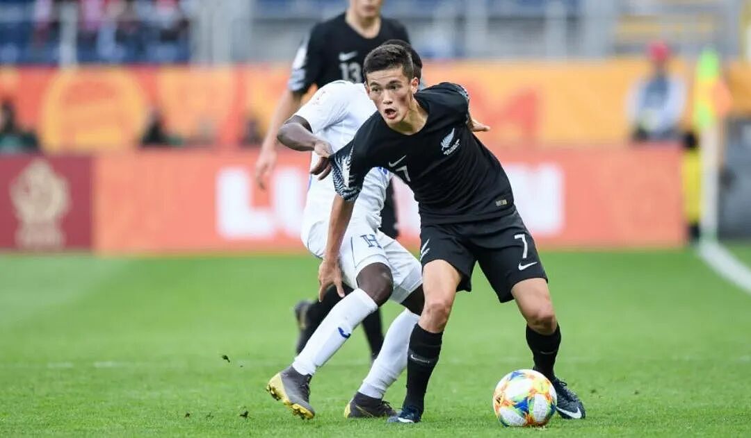 刚刚!新西兰“华裔球员”世界杯连进2球!“他妈妈是中国人”(组图) - 7