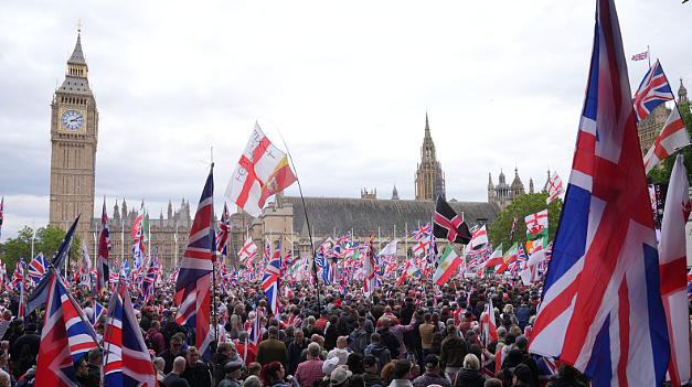 伦敦街头，两个英国已经开战！英国政坛为啥突然天翻地覆？ - 1