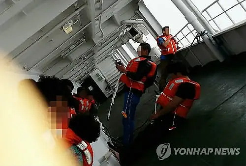 韩民众悼念世越号沉没12周年仍追问真相!总统海警船长幕后大佬皆阻挠救援,动机恐怖(组图) - 14