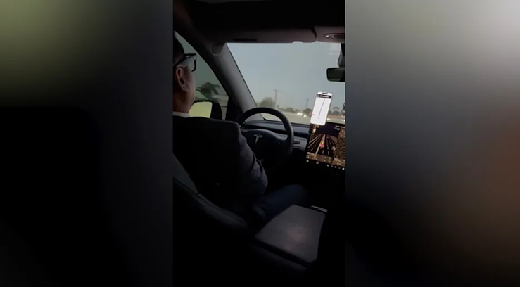 坐Uber出一身冷汗!司机疑似睡着,Tesla独自高速行驶:真正的“躺着挣钱”(组图) - 2