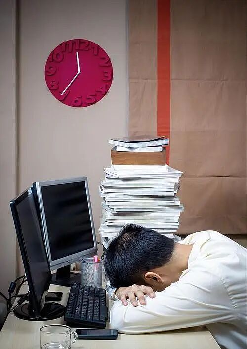 每天只睡4小时?韩国人“进化”掉睡眠的残酷真相(组图) - 8