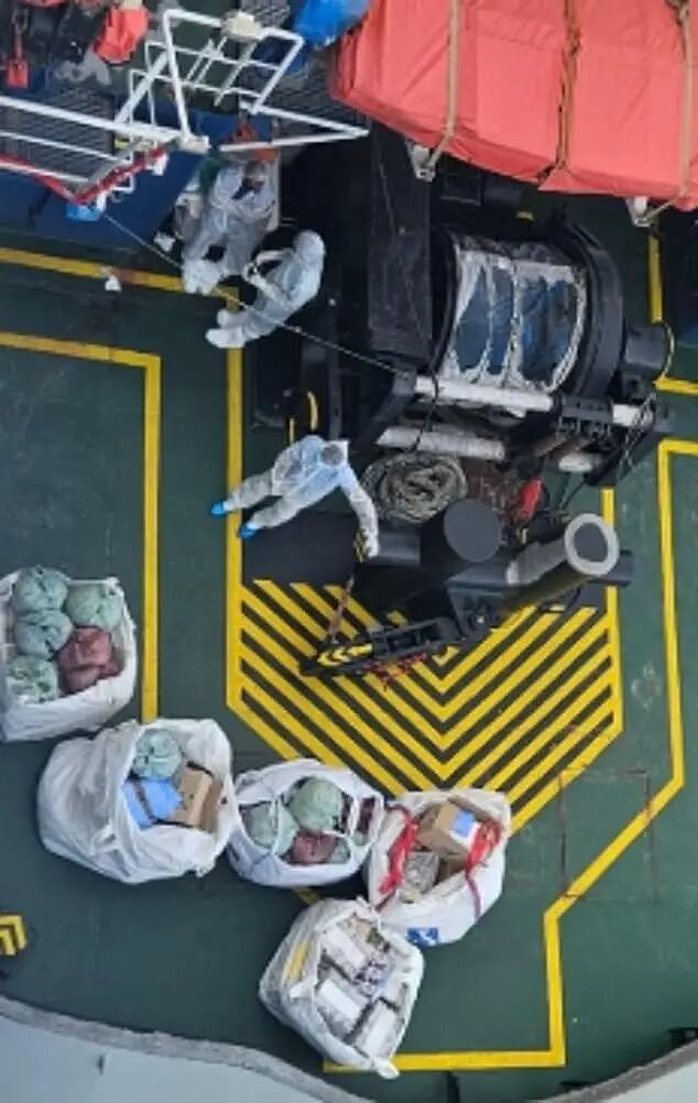 豪华游轮爆发致命病毒，几人接连死亡，乘客们却被困船上无处可逃... - 14