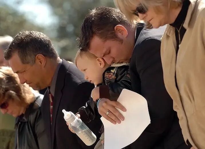 她被绑架后完美自救，却还是被坑死？！疯狂暗示911报警电话，就是听不懂（组图） - 12