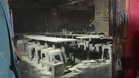 28死73伤!酒吧爆发恐怖大火,烈焰狂喷,顾客烧成火人逃命,卫生间挤满遗体! - 3
