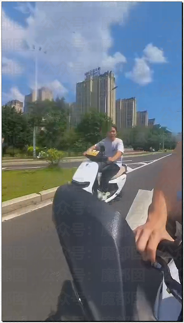 张凌赫粉丝活生生挤爆玻璃大门!多人流血受伤+摔倒在玻璃渣上(组图) - 36