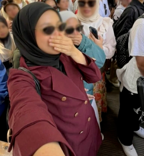 外国网红中国旅游捂鼻嘲“又脏又臭”?中马网友联手怒喷,她的最新回应来了...(组图) - 1