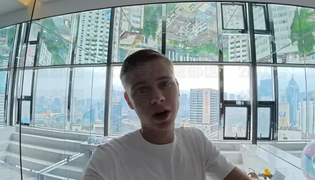 自掏腰包和陌生西人开房?私密视频网上疯传!中国女生账号被扒遭狂骂(组图) - 2