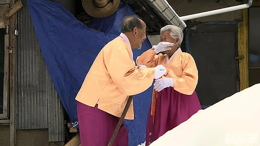 感动全网纪录片102岁女主去世!与夫相守76年,朴素爱情惹哭观众(组图) - 4