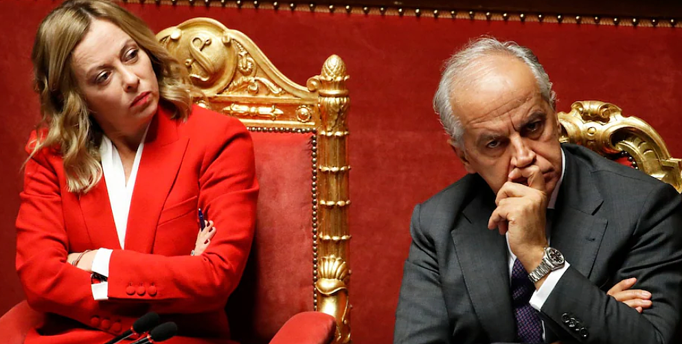 政坛曝大瓜！内政部长被指出轨34岁美女模特，总理保持沉默，反对党怒吼一查到底 - 4