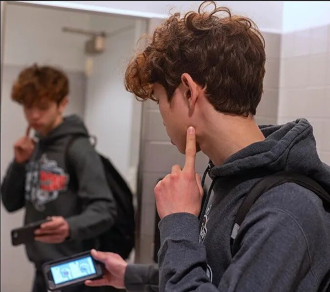 一群十几岁的男孩为了变帅,宁愿故意压碎骨头,让自己终身不育(组图) - 4