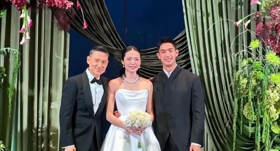 百亿豪门富二代大婚！干爹张学友现场献唱！曾志伟、郑伊健……每桌都是茅台（组图） - 1