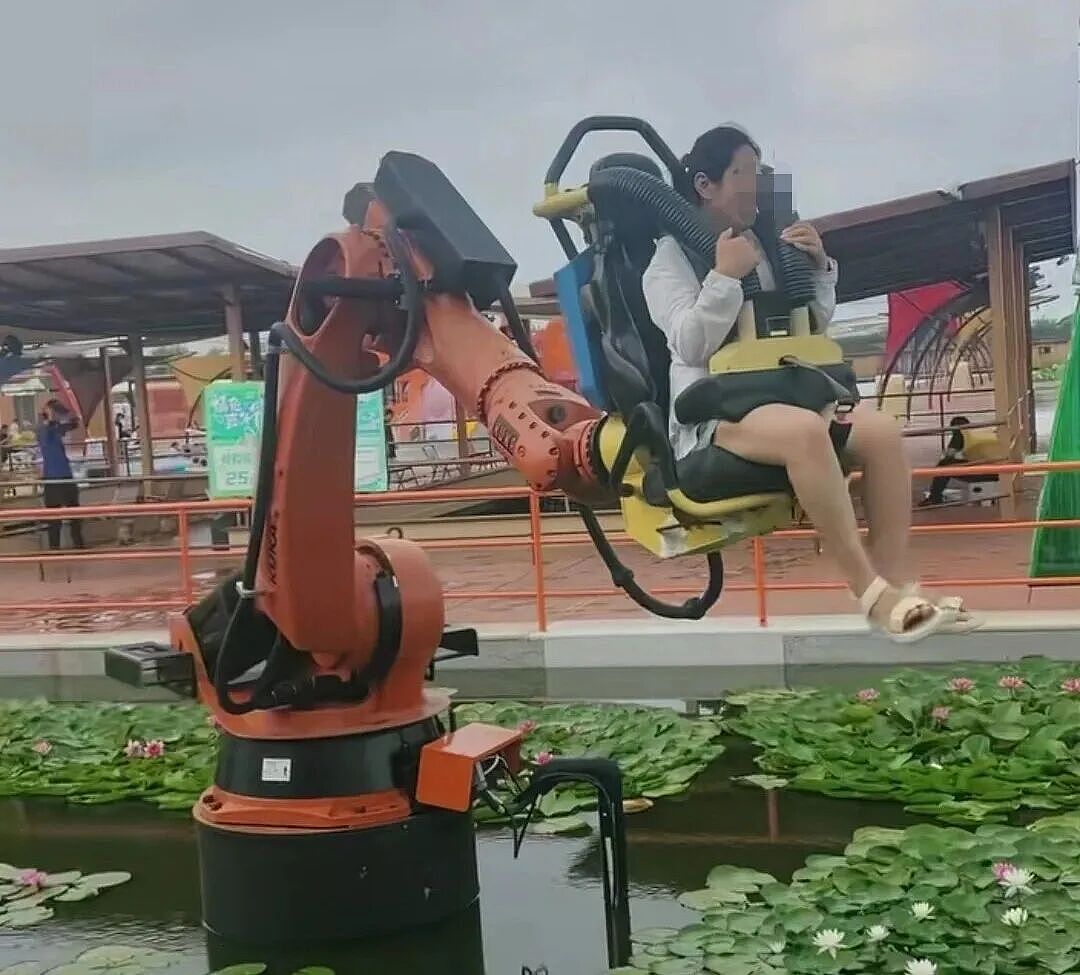 被夸“男友力爆棚”的景区出片机械臂,劝你轻易别尝试 - 1