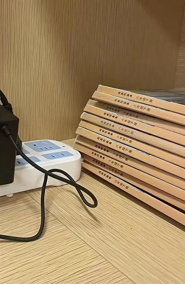 中国最容易滑落的“铁饭碗”,近四成从业者陷入抑郁 - 5