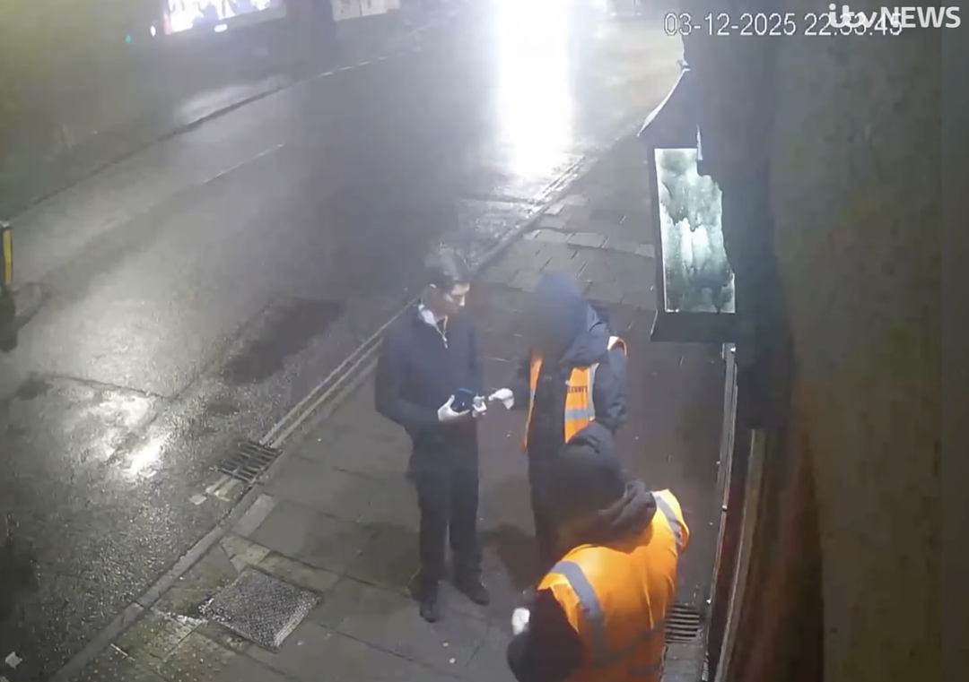 英国男生被移民连捅数刀，警察到场轻信“种歧”，反将受害者拷住！男生在绝望中死去...（组图） - 4