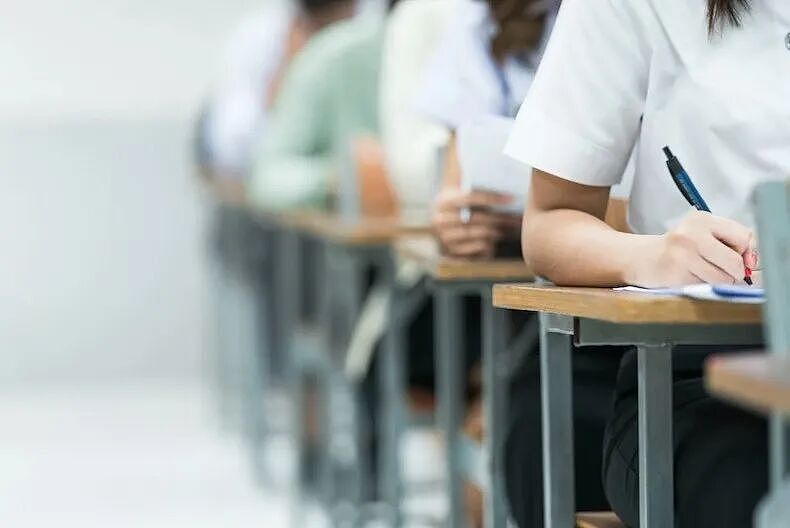 狂赚240万英镑的英国“作弊大王”，白天竟还送快递？最后的翻车更是笑死人…（组图） - 6