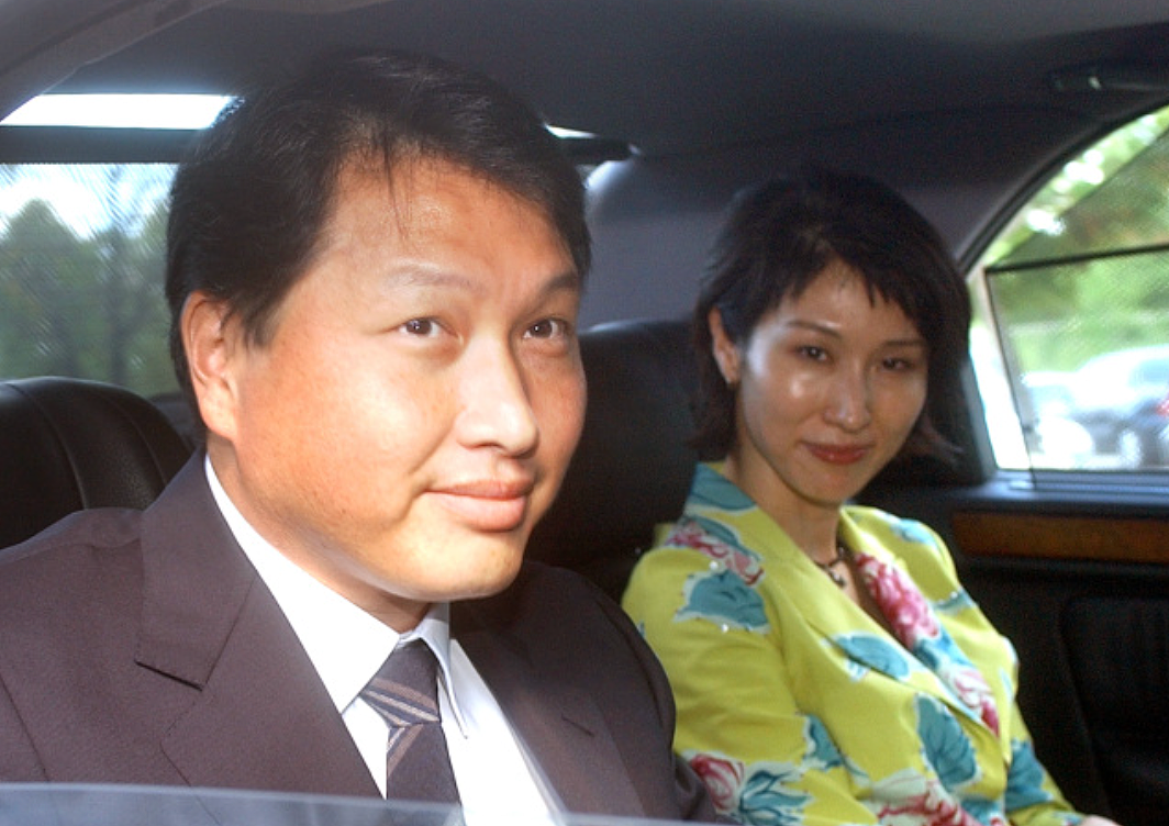 韩国史上最贵离婚案落幕：SK会长被判支付前妻9440亿韩元 - 1