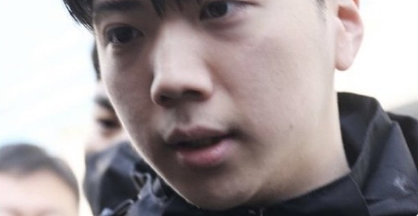 韩男示爱同事失败竟杀女学生“泄愤”！路过男生施救重伤，网友却赞凶手颜值高？ - 11