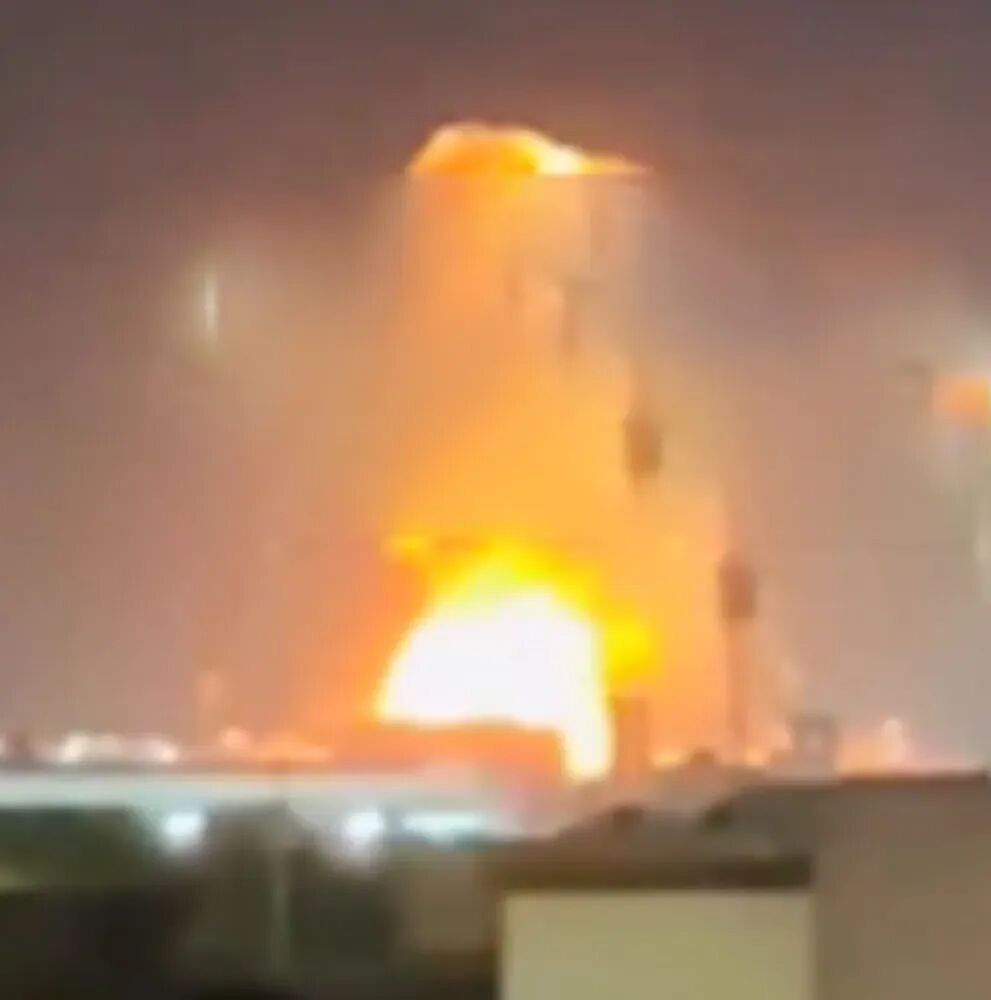 沙特首都突发大爆炸！多枚导弹精准轰炸！全球最大天然气枢纽遭袭击，局势彻底疯狂（组图） - 1
