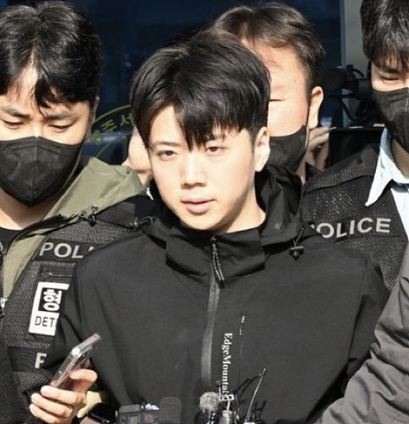 韩男示爱同事失败竟杀女学生“泄愤”！路过男生施救重伤，网友却赞凶手颜值高？ - 6