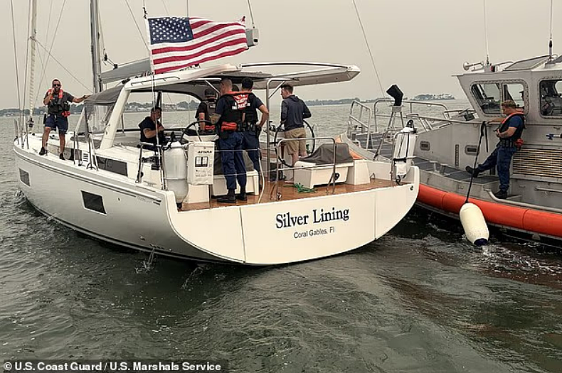 逃亡21年终落网!美国医生藏身豪华帆船,家中搜出逃避指南 - 2