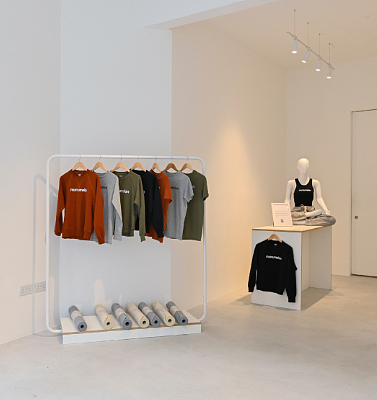 笑疯了!伦敦lululemon对门开了家山寨店,取名mumumelon!官网更好笑... - 4