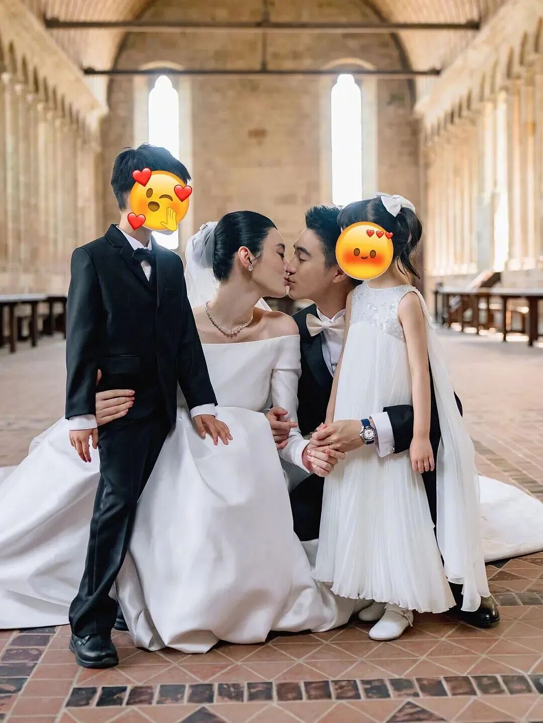 奚梦瑶何猷君迟到七年的法式古堡婚礼，刷爆小红书和朋友圈（视频/组图） - 7