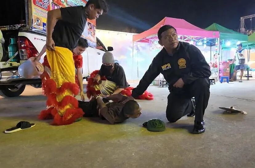泰国警察太拼!装成6个辣妹包围毒贩,5个都是女装壮汉!他们自己都没绷住...(组图) - 5