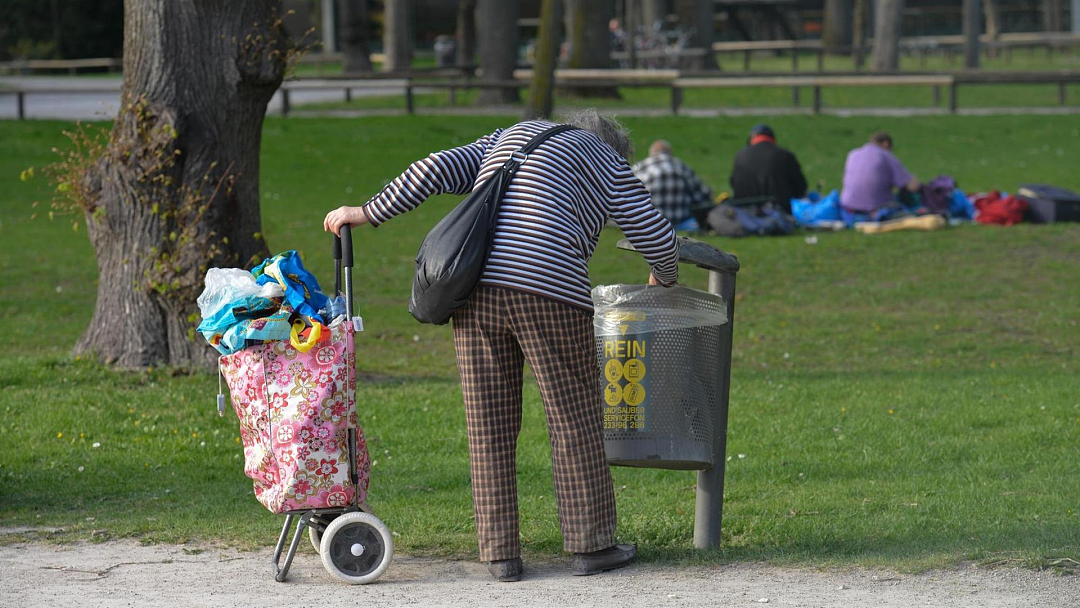 德国规定老人捡瓶子换钱,一个月不能超过200个,多了罚款! - 7