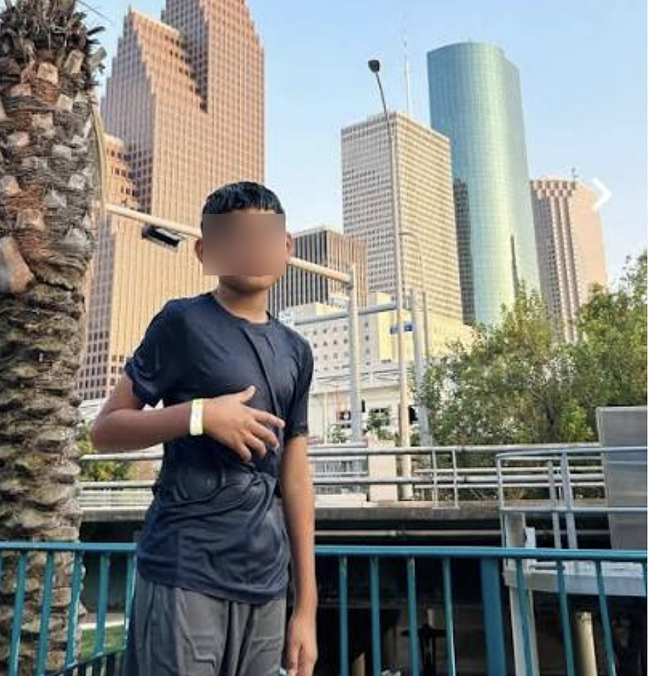 16岁少年半夜拍门被刺死!调查反转网友评:凌晨聚众吵闹没法同情… - 14