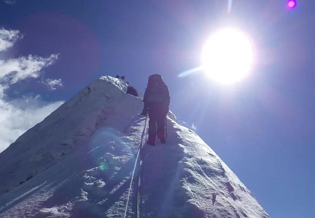 珠峰尼泊尔向导给登山者下毒?富姐富哥重金买保险,竟在缺氧时被整? - 10
