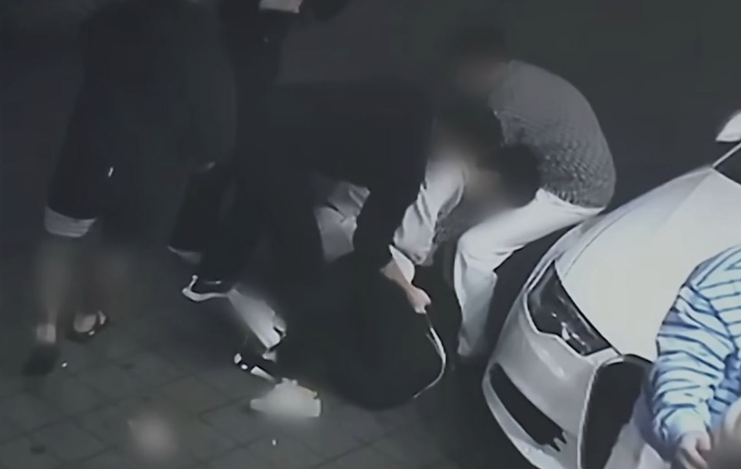 韩国知名导演餐厅内被围殴惨死！幼子目睹全程，凶手全员获释引众怒（组图） - 7